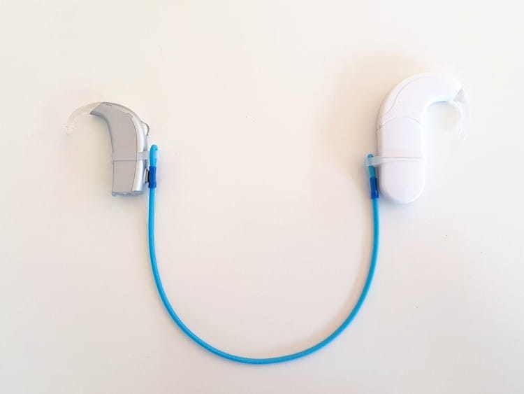 Zawieszka UCHO DO UCHA do procesorów mowy i aparatów słuchowych