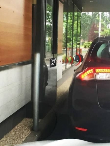 Pętla w formie anteny montowanej na ścianie marki Geemarc