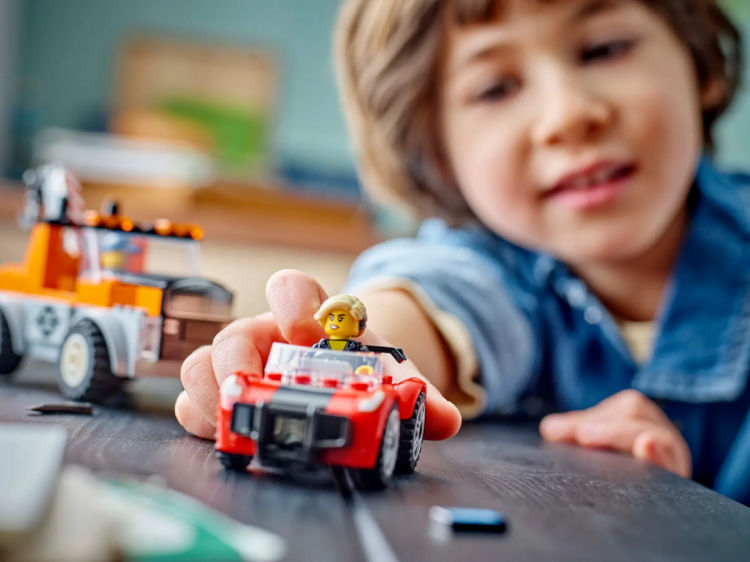 Samochód pomocy drogowej i naprawa sportowego auta LEGO ludzik z implantem ślimakowym